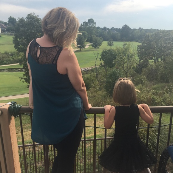 Bookmark my closet. - Picture 4 of 5